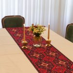 رومیزی مستطیلی طرح نازفر حاشیه کرم